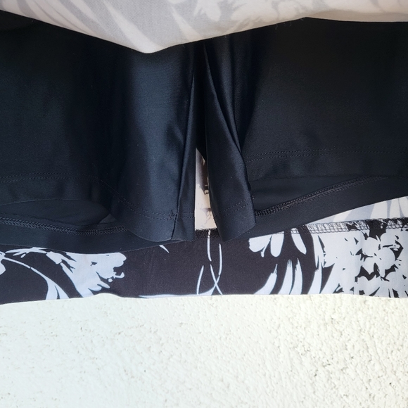 EUC S.C. & Co. Women's Size M Black & White Stretchy Comfy A Line Mini Skirt - Picture 6 of 8